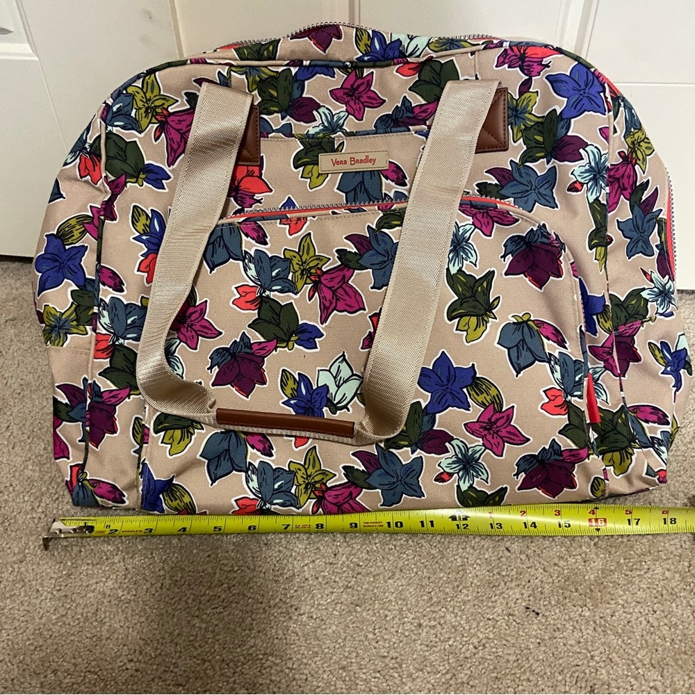 Vera bradley large travel bag in Falling Flowers Neutral